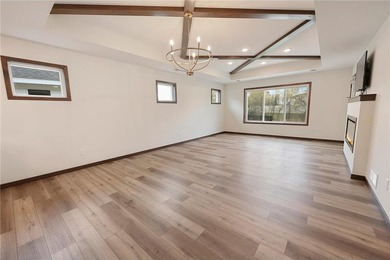 Gorgeous like-new patio home overlooking a peaceful pond and - photo 22