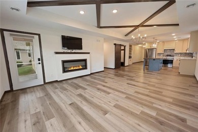 Gorgeous like-new patio home overlooking a peaceful pond and - photo 25