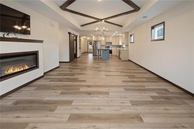 Gorgeous like-new patio home overlooking a peaceful pond and - photo 27
