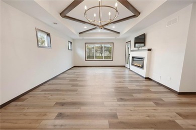Gorgeous like-new patio home overlooking a peaceful pond and - photo 28