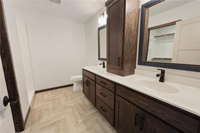 Gorgeous like-new patio home overlooking a peaceful pond and - photo 33