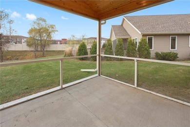 Gorgeous like-new patio home overlooking a peaceful pond and - photo 41