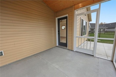 Gorgeous like-new patio home overlooking a peaceful pond and - photo 43