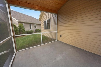 Gorgeous like-new patio home overlooking a peaceful pond and - photo 44