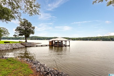 Welcome home to this stunning lakefront retreat! Situated on 4 - photo 7