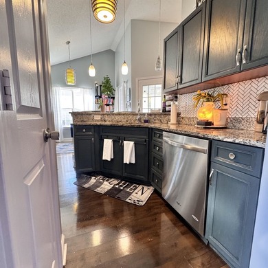 Rare Gem!!!!! This stunning, well-maintained corner home is - photo 27