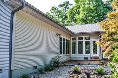 LOCATION, LOCATION, LOCATION! Custom single-level home in the - photo 34