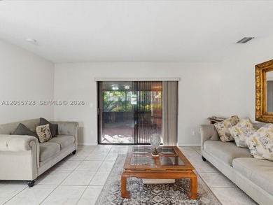 This spacious gem in Palmetto Estates offers 3 bedroom, 2 - photo 11