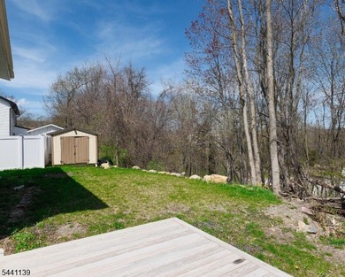 Here's a fantastic opportunity for an owner-occupied investment - photo 12