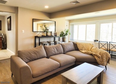 Here's a fantastic opportunity for an owner-occupied investment - photo 19