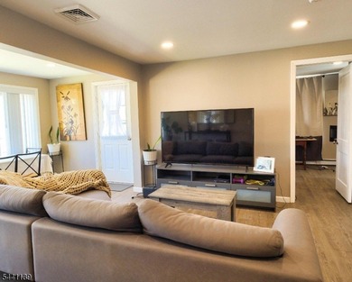 Here's a fantastic opportunity for an owner-occupied investment - photo 20