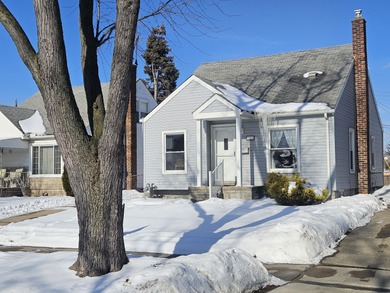 Detroit River Home Active Under Contract in Lincoln Park Michigan