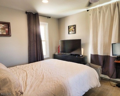 Here's a fantastic opportunity for an owner-occupied investment - photo 24