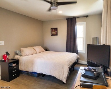Here's a fantastic opportunity for an owner-occupied investment - photo 25