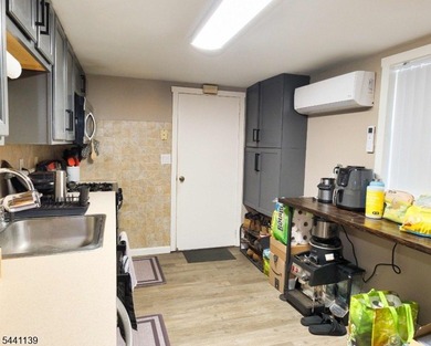 Here's a fantastic opportunity for an owner-occupied investment - photo 36
