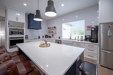 Discover refined country living in this stunning modern - photo 3