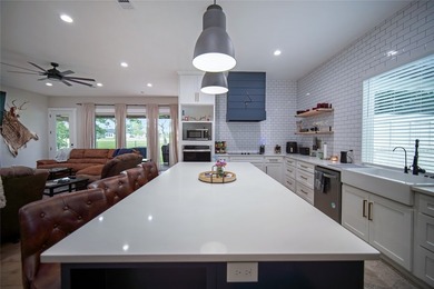 Discover refined country living in this stunning modern - photo 4
