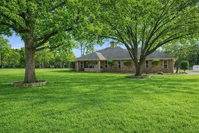 Cedar Creek Lake Home For Sale in Enchanted Oaks Texas