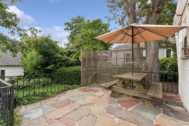 Tucked away from the hustle and bustle of Main Street & New York - photo 21