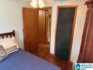 A cozy cottage with a waterfront view. Who could ask for - photo 10