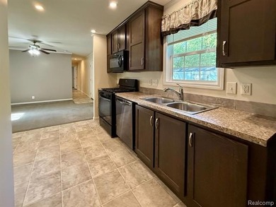 Move-in ready 3-bedroom, 2-bath manufactured home built in 2019 - photo 6