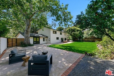 Nestled on a rare private flat lot along Sicomoro Drive in the - photo 44
