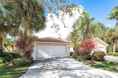 Immaculate two-bedroom, two-bath updated villa with a two-car - photo 2