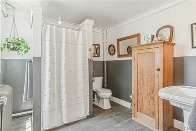 Must Be Seen to Be Believed! Some properties simply can't be - photo 28