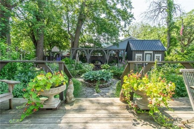 Must Be Seen to Be Believed! Some properties simply can't be - photo 32