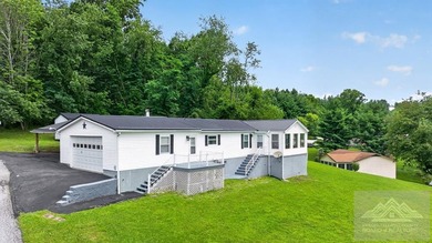 Immaculate Oakwood manufactured home on a permanent foundation - photo 1
