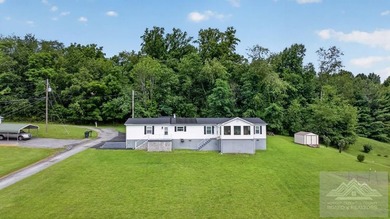 Immaculate Oakwood manufactured home on a permanent foundation - photo 3