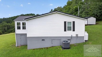 Immaculate Oakwood manufactured home on a permanent foundation - photo 8