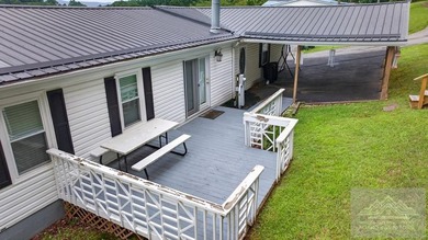 Immaculate Oakwood manufactured home on a permanent foundation - photo 9