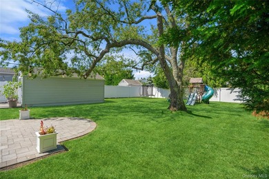 Welcome to this beautifully updated sprawling ranch in the - photo 31