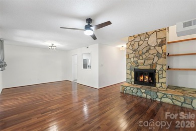 Welcome to 7619 Mariner Cove Drive in the highly sought-after - photo 8