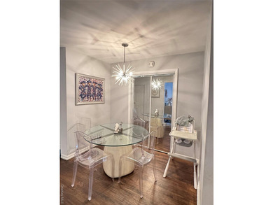 Private entrance beautiful garden apartment on first floor with - photo 4