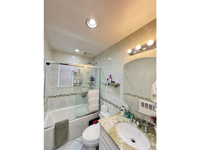 Private entrance beautiful garden apartment on first floor with - photo 5