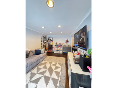 Private entrance beautiful garden apartment on first floor with - photo 8