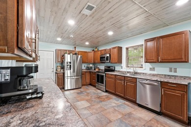 Welcome to the private community of Island Green, located in the - photo 11