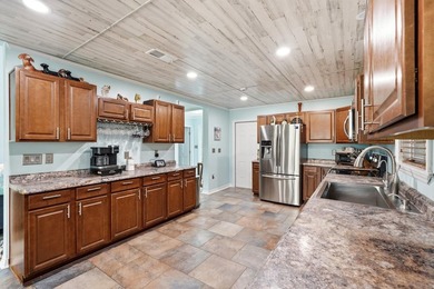 Welcome to the private community of Island Green, located in the - photo 12
