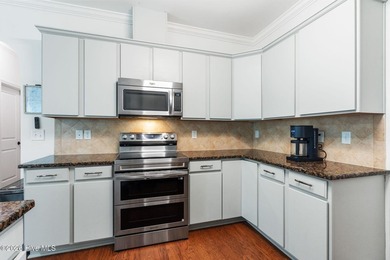 Welcome to this beautifully maintained home, perfectly situated - photo 27