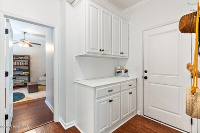 Welcome to this beautifully maintained home, perfectly situated - photo 28