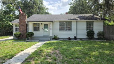 Adorable 3 bedroom Cottage Style Home with Detached Garage in - photo 4