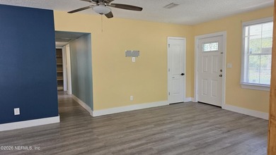 Adorable 3 bedroom Cottage Style Home with Detached Garage in - photo 6