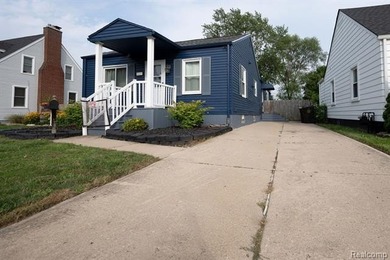 Welcome home to this beautifully maintained 3-bedroom - photo 3