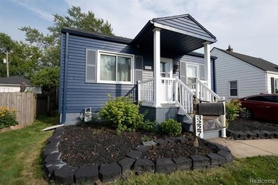 Welcome home to this beautifully maintained 3-bedroom - photo 8