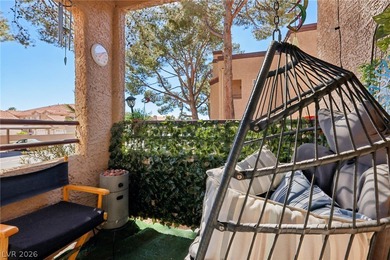 Centrally located condo, convenient access to shopping, dining