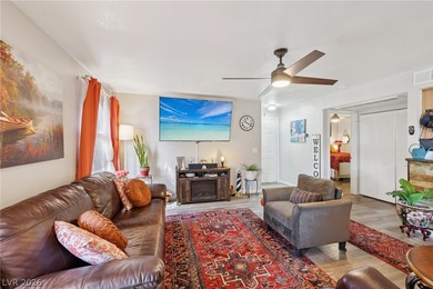 Centrally located condo, convenient access to shopping, dining