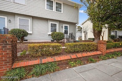 Experience low maintenance living in the heart of New Bern with - photo 2