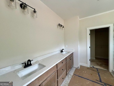 Take a look at the beautiful Williamsburg Plan! This home is - photo 8